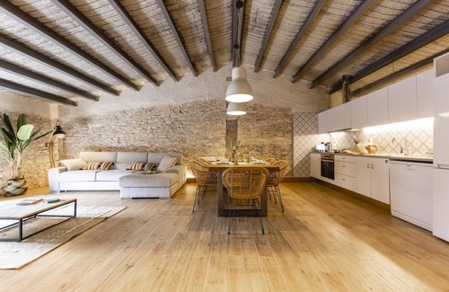 Centro histórico Apartamento | Plaça del Vi Ático - Apartamento en Girona | Bravissimo
