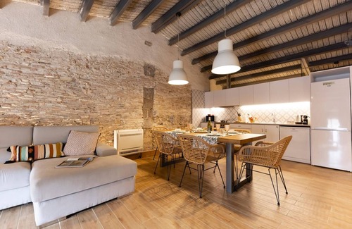 Centro histórico Apartamento | Plaça del Vi Ático - Apartamento en Girona | Bravissimo