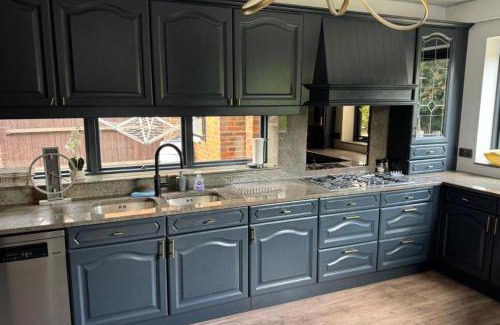 Coombe Hill Casa | Place to stay in New Malden