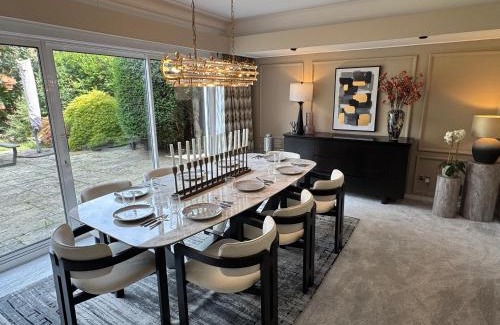 Coombe Hill Casa | Place to stay in New Malden