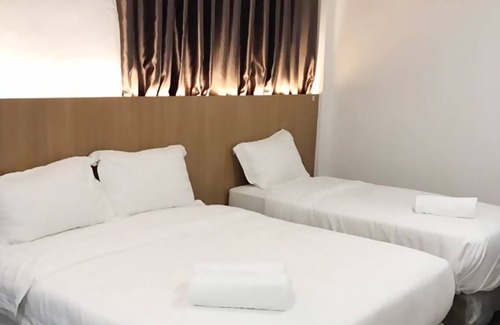 Batu Lintang Hotel | Place2Stay @ General Hospital