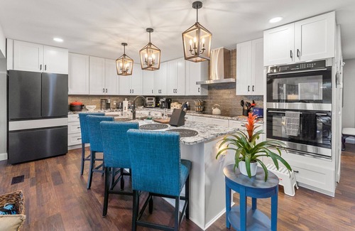 Colonial Beach Casa | Placid Bay Cottage