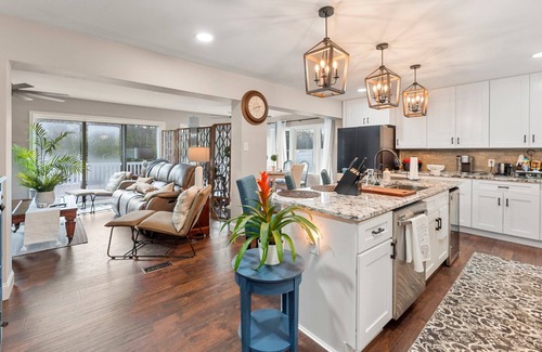 Colonial Beach Casa | Placid Bay Cottage