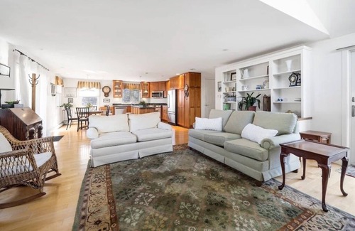Byfield Casa | Plaice Cove Home Steps from the Ocean