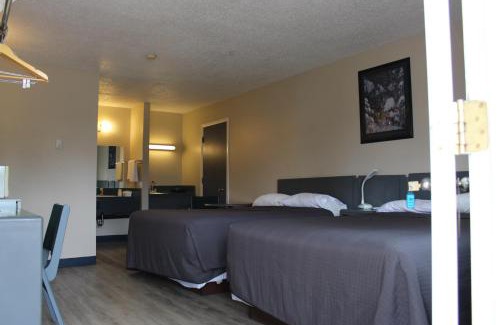 Stettler Hotel | Plains Motor Inn