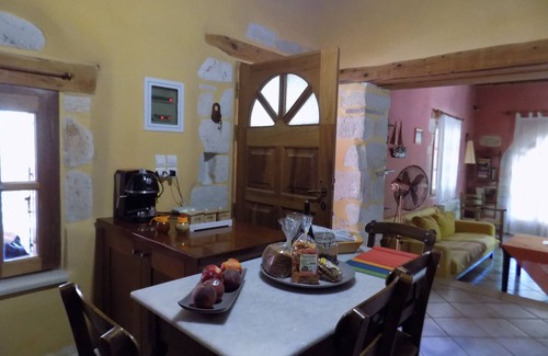 Plaka Cabaña | Plakoura, un lugar tranquilo y privado en la plaza del pueblo de Plaka con vista al mar