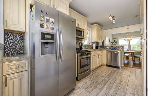 Hapeville Casa | Plan A Trip To Georgia Aquarium In This Comfy 3BR
