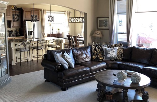 Neenah Casa | Plan for EAA ! Executive ranch, only 13 miles away