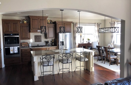 Neenah Casa | Plan for EAA ! Executive ranch, only 13 miles away