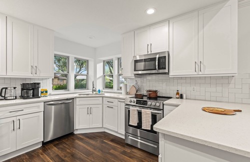 Hunters Glen Casa | Plano Oasis 3BR | Pool, Pets, Fenced Yard