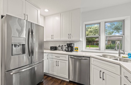 Hunters Glen Casa | Plano Oasis 3BR | Pool, Pets, Fenced Yard