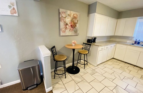 Central Oklahoma City Casa | Plant and Bloom 5 min to State Capital