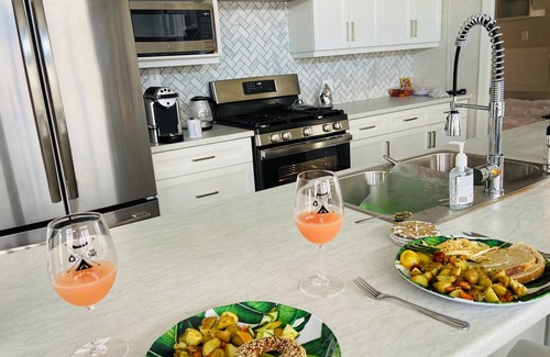 Sherkston Cabaña | Plant Lovers 3 BR Family Cottage at Sherkston Shores