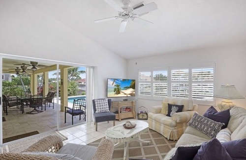 Marco Island Casa | Plantation Ct. 725 Beautiful Waterfront Pool Home! 3 Bedroom Home by Redawning