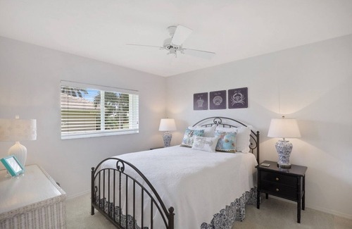 Marco Island Casa | Plantation Ct. 725 Beautiful Waterfront Pool Home! 3 Bedroom Home by Redawning