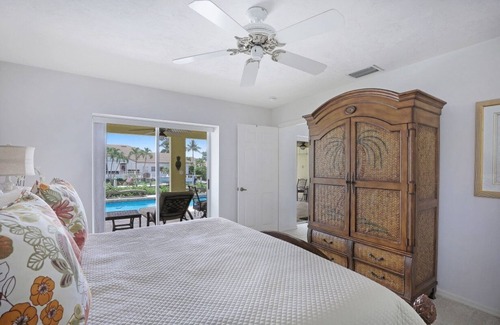 Marco Island Casa | Plantation Ct. 725 Beautiful Waterfront Pool Home! 3 Bedroom Home by Redawning
