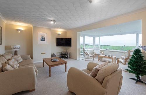 Caergeiliog Casa | Plas Diwedd