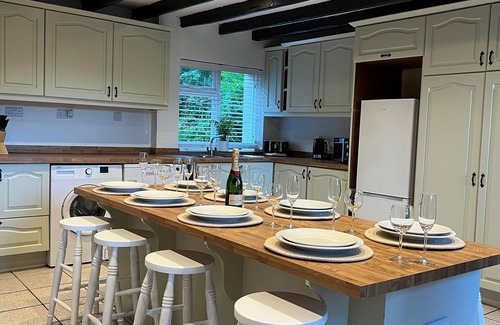 Pentrefelin Cabaña | Plasbach Cottage is the perfect family getaway in the Countryside.