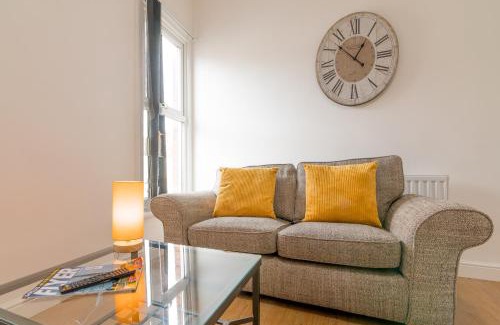 Hull Apartamento | PLATFORM Fishing Quarter Apartment 2 with Free Street Parking