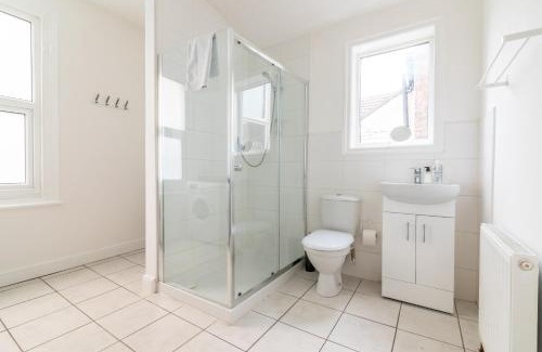 Hull Apartamento | PLATFORM Fishing Quarter Apartment 2 with Free Street Parking