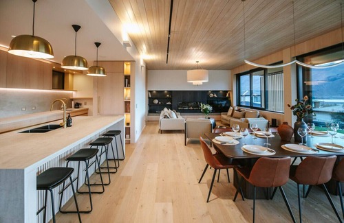 Wanaka Casa | Platinum Ridge | Lake Views | Sleeps 8