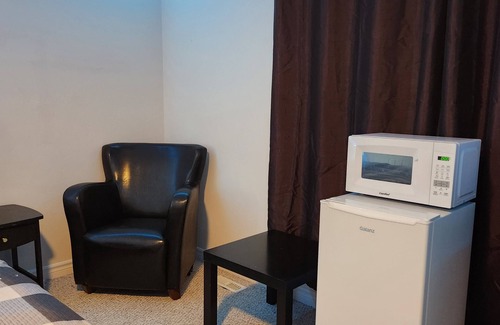 London Casa | Platinum Staycation Suite- Private Ensuite Bedroom with free parking