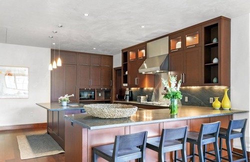 Vail Apartamento | Platinum Vail Solaris 3 Bedroom Vacation Rental Set at the Base of the Mountain Just Steps From the Gondola