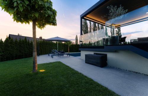 Berghausen Casa | Platschberg Urban Hideaway - Stilvolles Ferienhaus mit Pool an der Weinstraße