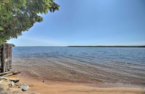 Plattsburgh Casa | Plattsburgh Home with Deck on Lake Champlain
