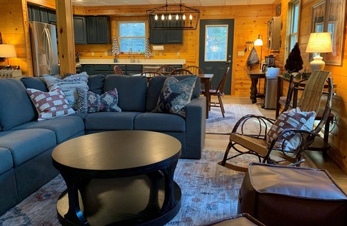 Champion Cabaña | Play & Stay near State Parks & Seven Springs