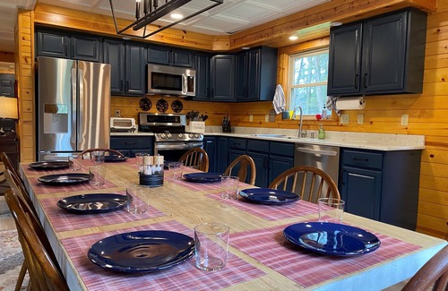 Champion Cabaña | Play & Stay near State Parks & Seven Springs