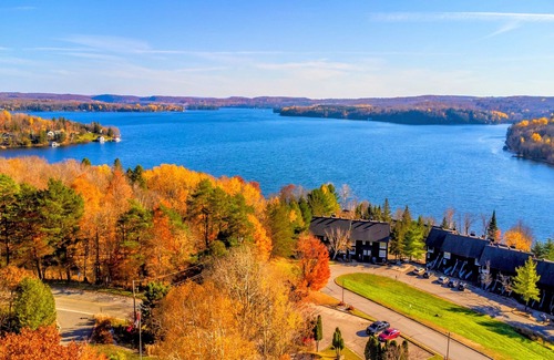 Huntsville Chalet De Esquí | Play where you Stay at this Traditional Muskoka Chalet.