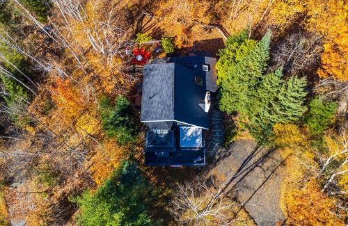 Huntsville Chalet De Esquí | Play where you Stay at this Traditional Muskoka Chalet.