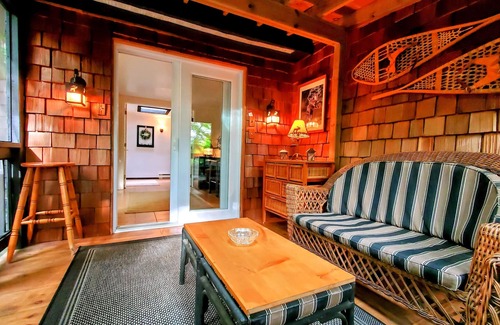 Huntsville Chalet De Esquí | Play where you Stay at this Traditional Muskoka Chalet.