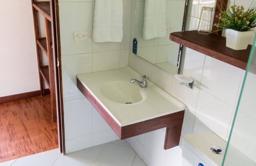 Bahia Solano Cabina | Playa de Oro Lodge