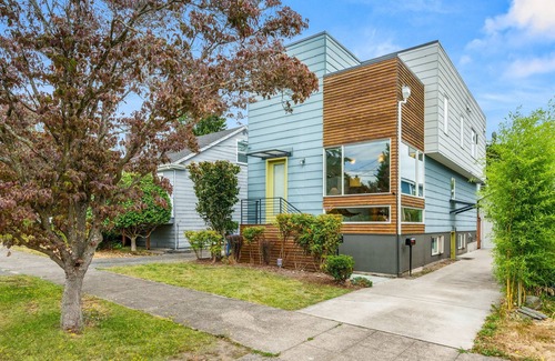 Ballard Casa | Playful Ballard Getaway: The Shuffleboard House