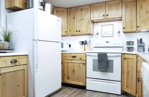 Suncrest Casa | Playground and Toys! Cozy Townhome for Families