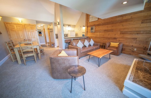 Lakeside Village Condominio | Plaza 1408