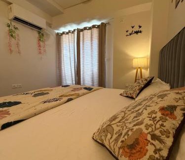 Gurugram Apartamento | Plaza at 106