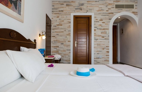 Plaka Hotel | Plaza Beach Hotel