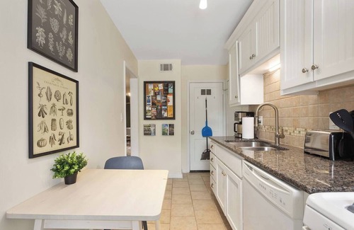 Southmoreland Apartamento | Plaza Condo With Queen Bed | 3