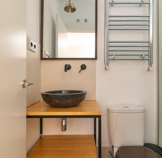 Almenara Apartamento | PLAZA DE CASTILLA Apartments