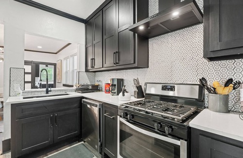 Central Oklahoma City Casa | Plaza District 6BR Oasis Walk to Art Food 15