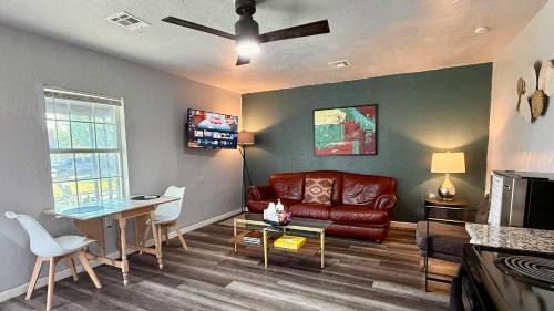 Central Oklahoma City Casa | Plaza District Budget Studio Full Kitchen #20a