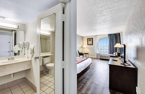 Survey Creek Hotel | Plaza Hotel Fort Lauderdale