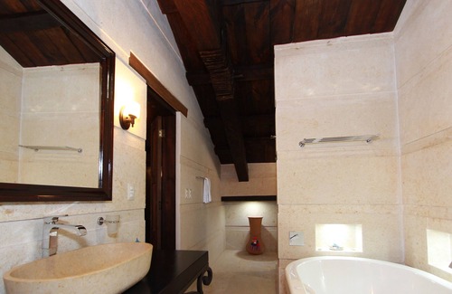 Barrio de La Merced Hotel | Plaza San Cristóbal Inn