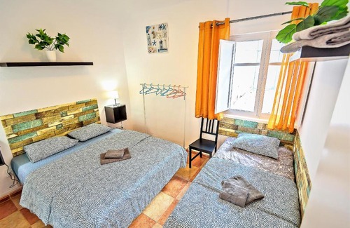 El Puerto de Santa María Apartamento | Plaza Polvorista 4-Bedroom Apartment w Balcony