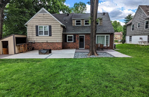 Kansas City Casa | Plaza Smart Home with garage parking