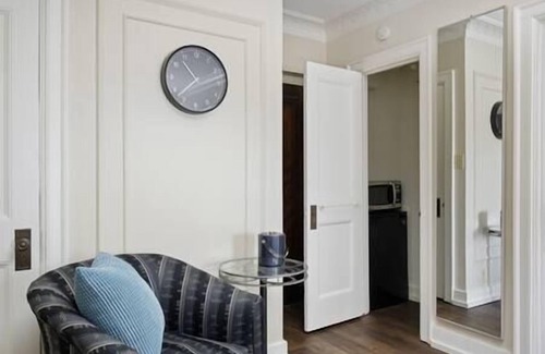 West Plaza Apartamento | Plaza Studio -> Walk to Shops & Dining + Close to KU Med & Saint Lukes Hospitals