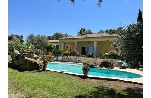Saint-Paul-Trois-Chateaux Villa | Pleasant quiet villa, exceptional view, 10 min walk from the village center.